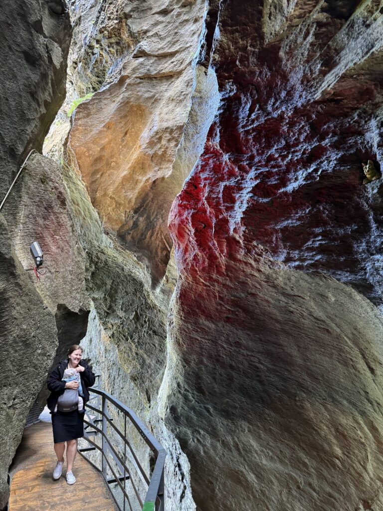 مضيق آريشلوخت Aareschlucht: دليل الزيارة قرب ميرينجن 2024 07 04 15 21 img 3658