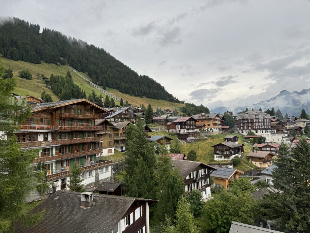 مورّن Mürren: دليل القرية الجبلية فوق لاوتربرونن 2025 07 27 11 32 img 1509