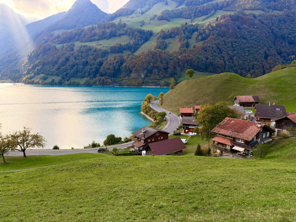 بحيرة لونغرن Lungernsee: دليل الزيارة وأجمل الإطلالات img 7277
