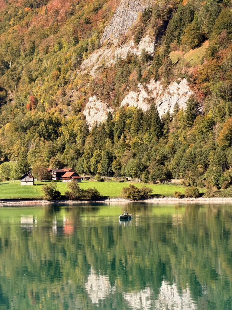 بحيرة لونغرن Lungernsee: دليل الزيارة وأجمل الإطلالات img 8406
